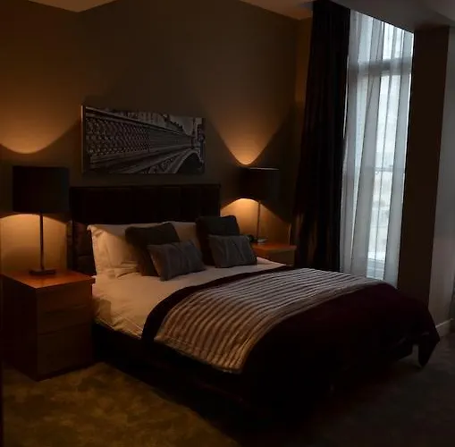 Quebecs Luxury 5* ليدز