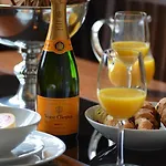 Quebecs Luxury 公寓式酒店