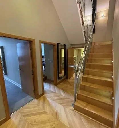 Quebecs Luxury 5* Leeds