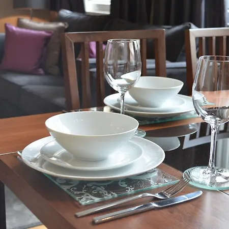 Quebecs Luxury 5* Leeds (West Yorkshire)