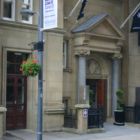 Quebecs Luxury Leeds (West Yorkshire)