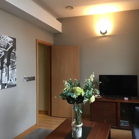 Quebecs Luxury Apart-hotel Leeds (West Yorkshire)