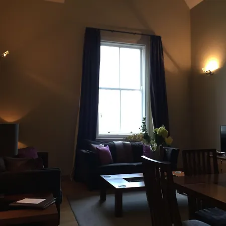 Quebecs Luxury Leeds (West Yorkshire)