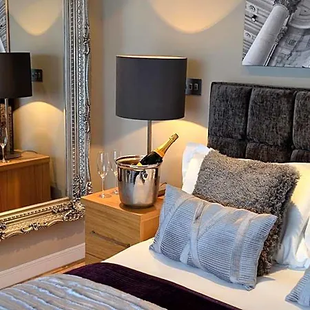 Quebecs Luxury Aparthotel 5*