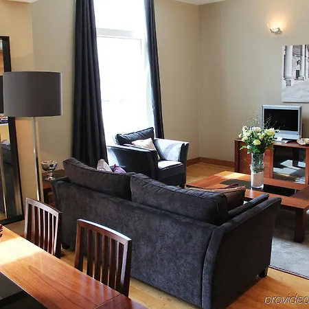 Quebecs Luxury 5* Leeds (West Yorkshire)