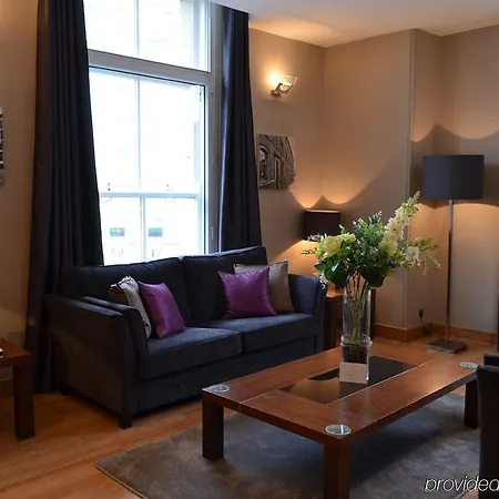 Quebecs Luxury 5* Leeds