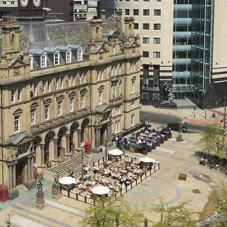 Quebecs Luxury Leeds (West Yorkshire)
