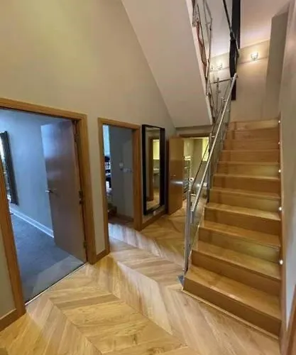 Quebecs Luxury 5* Leeds (West Yorkshire)