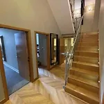 Quebecs Luxury 5* ليدز