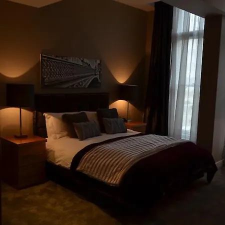 Quebecs Luxury 5* 리즈