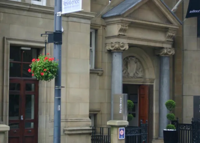 Quebecs Luxury Leeds (West Yorkshire)