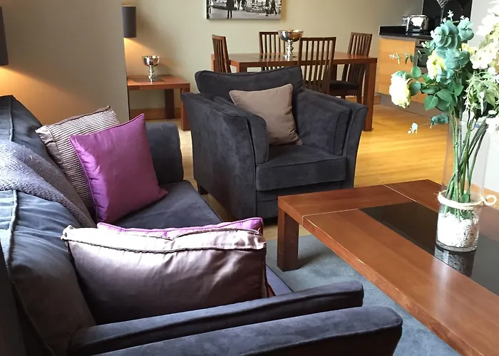 Quebecs Luxury Leeds (West Yorkshire)