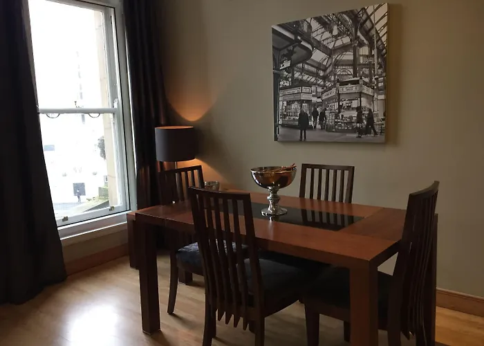 Quebecs Luxury Leeds (West Yorkshire)