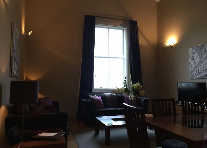 Quebecs Luxury Leeds (West Yorkshire)